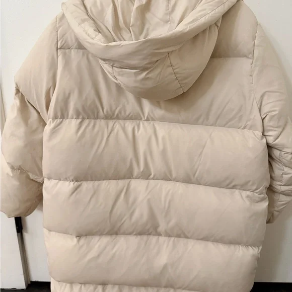 Zara Women's Puffer Coat in Light Beige